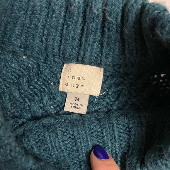 Blue trendy sweater - Picture 3 of 3